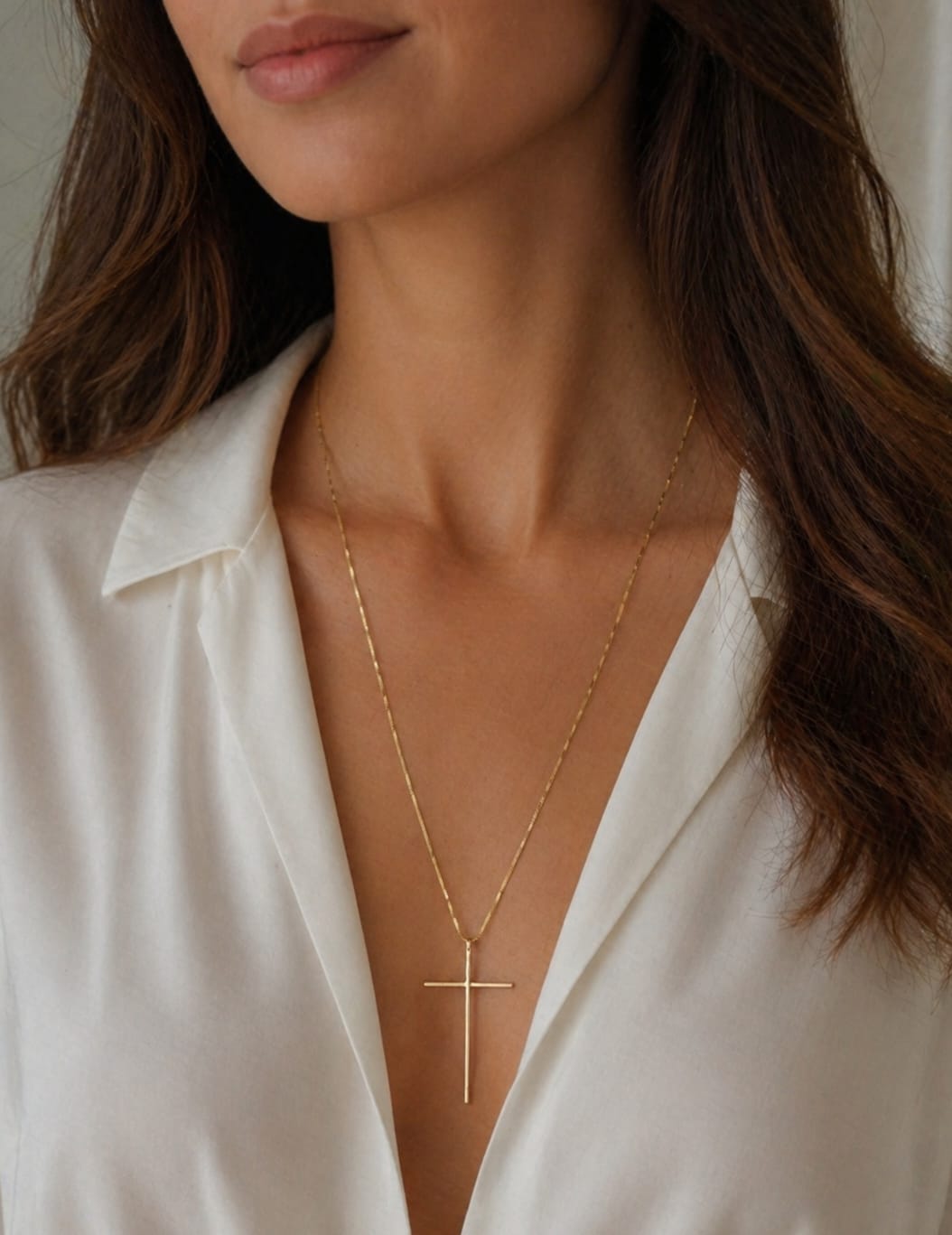 Colar com Cruz Lisa Dourado