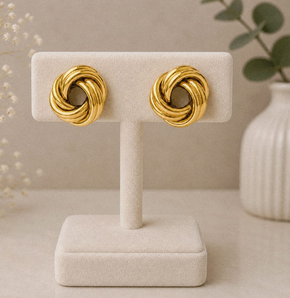 Brinco Liso Entrelaçado Dourado